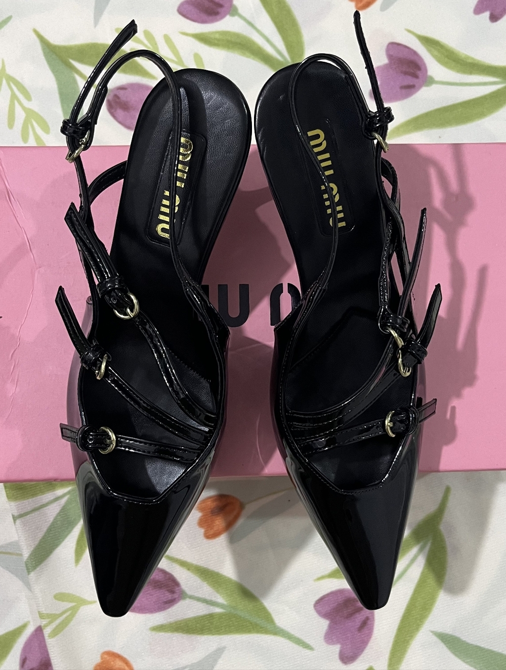 💖Miu Miu Patent Leather Pointed-Toe Pumps